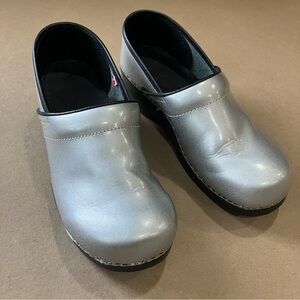 Sanita Original Silver Metallic Leather Nurse Comfort Clogs Izabella Size 40